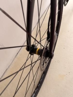 Genesis Volare 931 Disc — genesis volare front hub detail